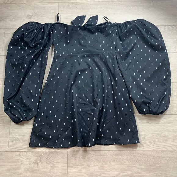 CHOOSY Bond Puff Sleeves Square Neckline Mini Dress - Picture 3 of 11